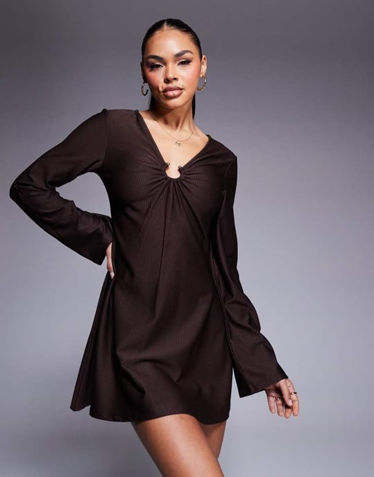 ASOS DESIGN lång ärm mini klänning med ringdetalj i brunt - Image 3