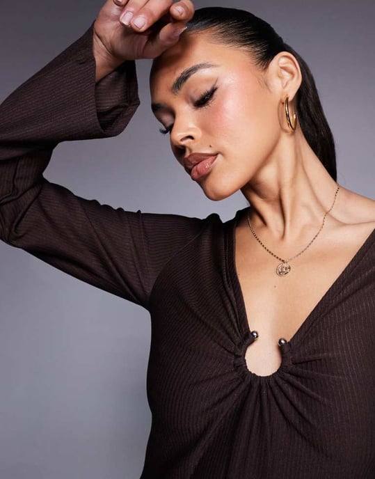 ASOS DESIGN lång ärm mini klänning med ringdetalj i brunt - Image 4
