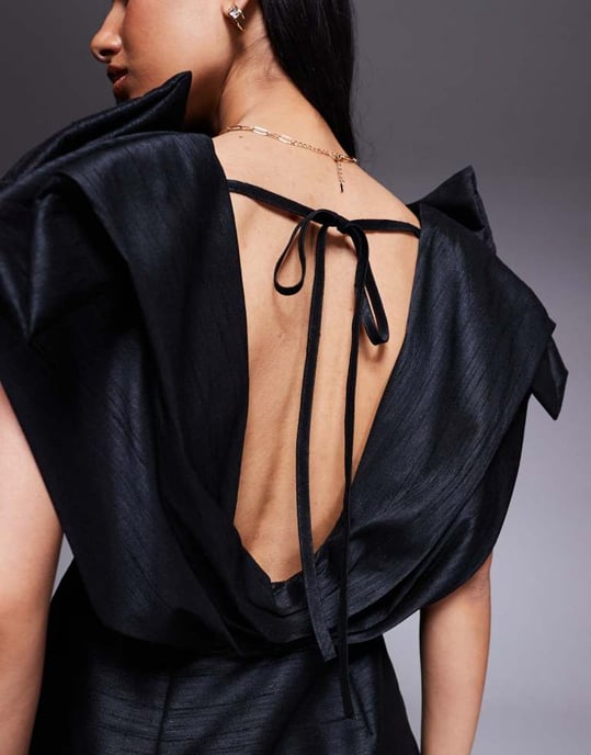 ASOS DESIGN strukturerad plunge mini klänning i svart - Image 3