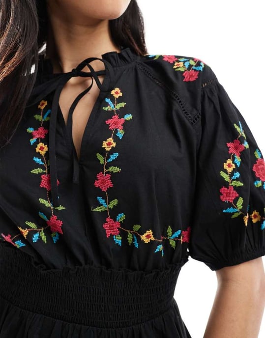 Miss Selfridge västerländsk broderad detalj midjad miniklänning i svart - Image 2
