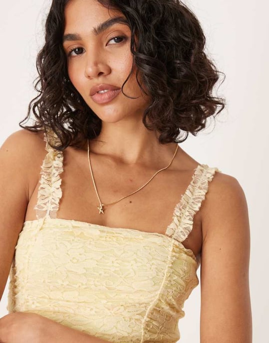 ASOS DESIGN Gul spetsplyschad miniklänning - Image 4
