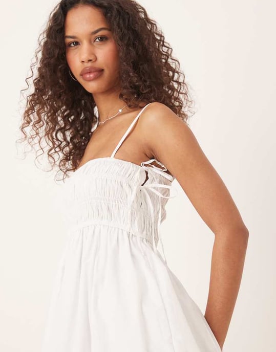 Abercrombie & Fitch babydoll smockad miniklänning i vitt - Image 3