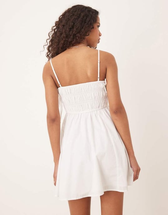 Abercrombie & Fitch babydoll smockad miniklänning i vitt - Image 4