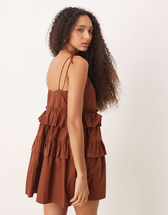 ASOS DESIGN volanglager mini klänning i choklad - Image 4