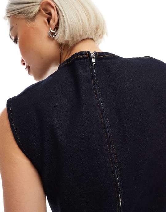 ASOS DESIGN mini klänning i denim med rynkad midja - Image 4