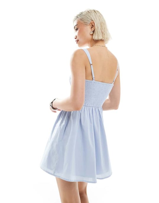 Hollister mjölkpiga drop waist knapppdetalj ärmlös mini klänning i dammig blå - Image 4