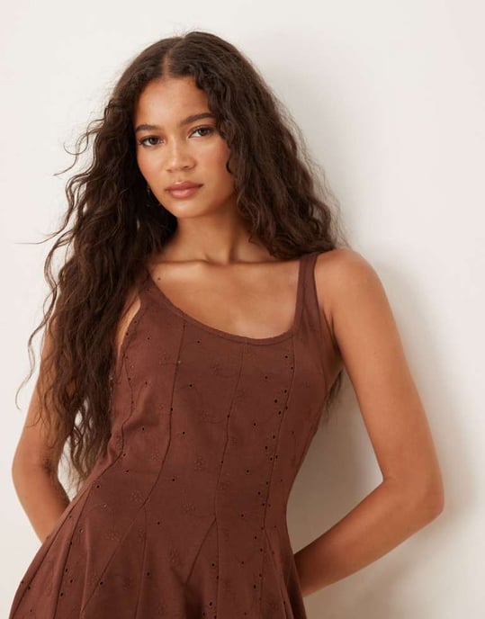 ASOS DESIGN broderad fyrkantig halsringning godet mini klänning i choklad - Image 4