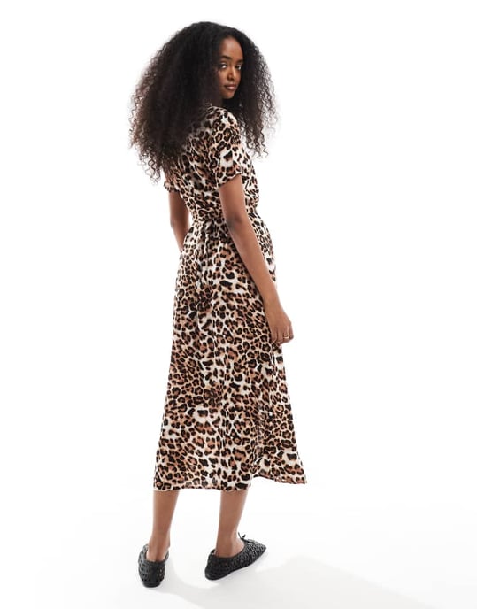 Vero Moda Lätt knäppning lång skjortklänning i leopardmönster - Image 4