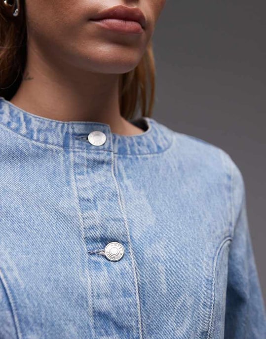 ASOS DESIGN kappaärmad draperad klänning i blommigt med medelblå tvätt - Image 3