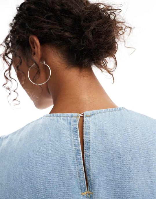 ASOS DESIGN denim sömdress i blekt denim - Image 2