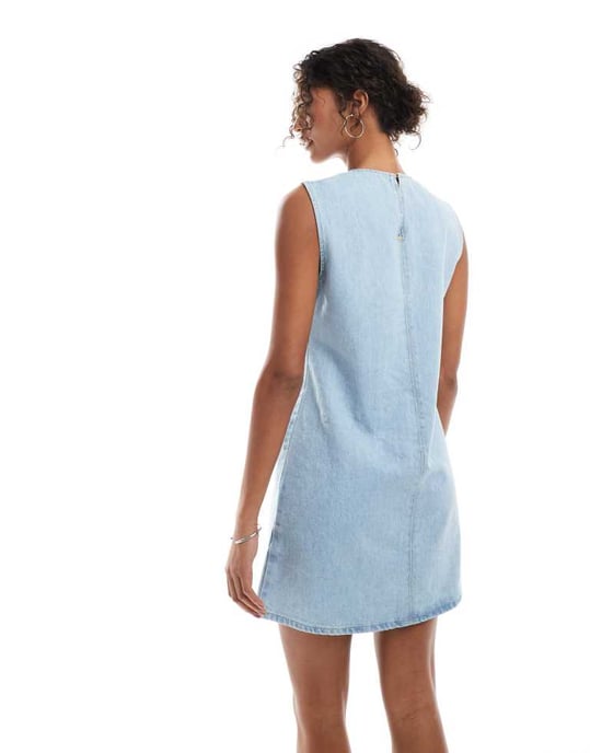 ASOS DESIGN denim sömdress i blekt denim - Image 3