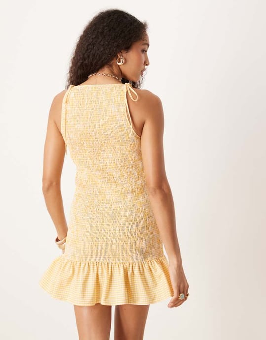 ASOS DESIGN klänning med knytband och smock i gul rutig mönster - Image 4