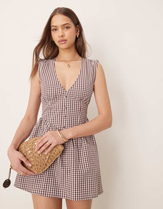 ASOS DESIGN V-ringad midjefestival knäppning mini klänning i chokladrutig - Image 1