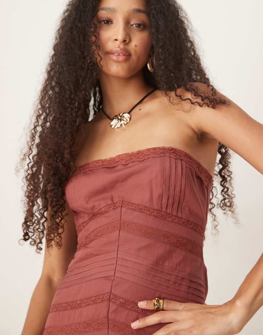 ASOS DESIGN bandeau-miniklänning med veck och spetsdetaljer i rostfärg - Image 3