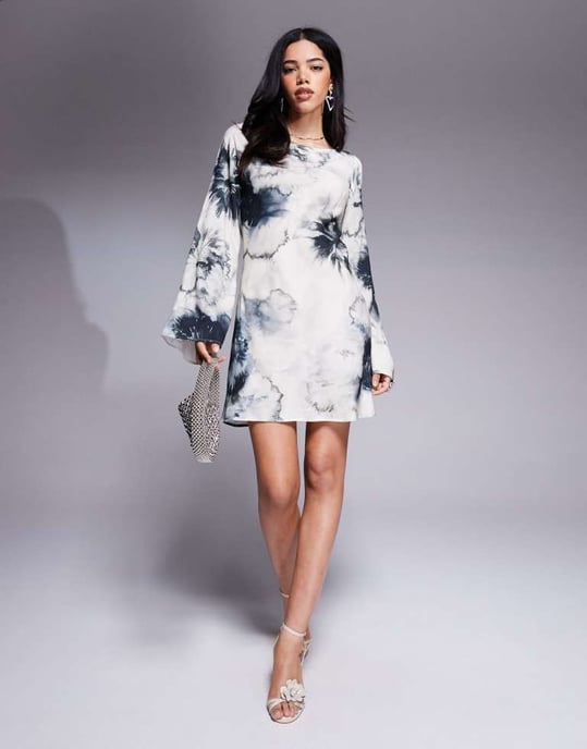 ASOS DESIGN snedhalsad minikjol i uppblåst blommönster - Image 2