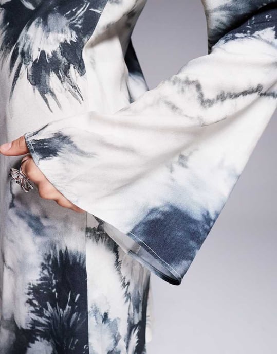 ASOS DESIGN snedhalsad minikjol i uppblåst blommönster - Image 3