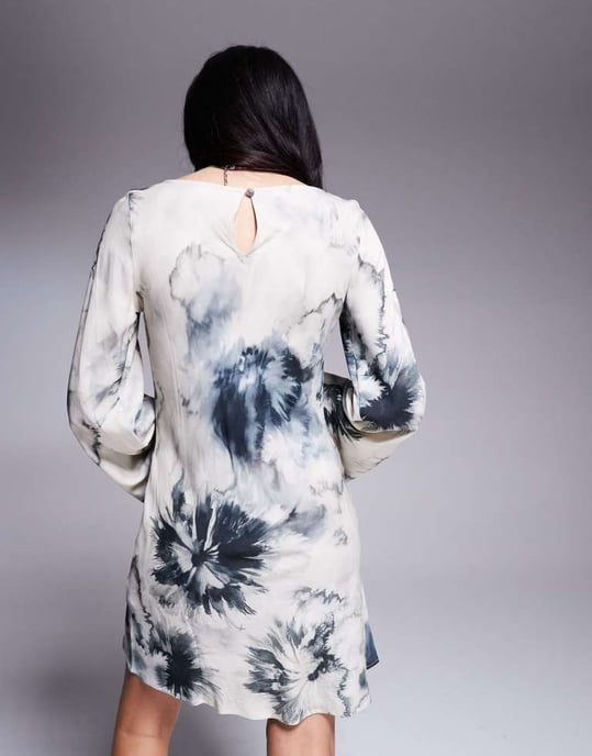 ASOS DESIGN snedhalsad minikjol i uppblåst blommönster - Image 4