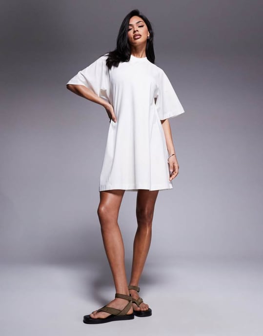 ASOS DESIGN T-shirt sving mini klänning i krämfärgad - Image 2