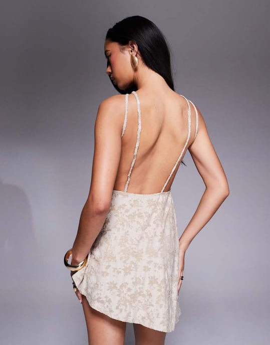 ASOS DESIGN devore halterneck minibak med drapering i stengrå - Image 2