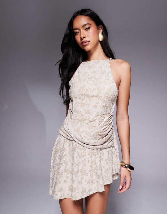 ASOS DESIGN devore halterneck minibak med drapering i stengrå - Image 4