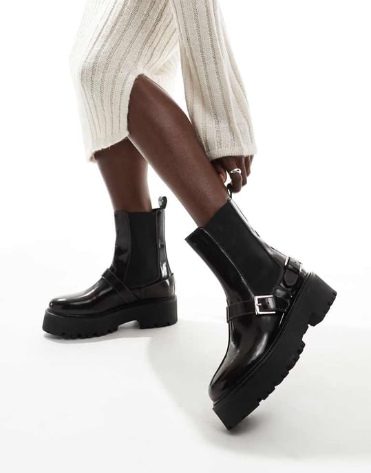 schuh Ariah chunky spännband ankellängd stövlar i vinröd läder - Image 4