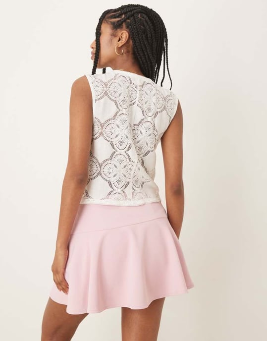Abercrombie & Fitch mid rise mini skort i rosa - Image 3