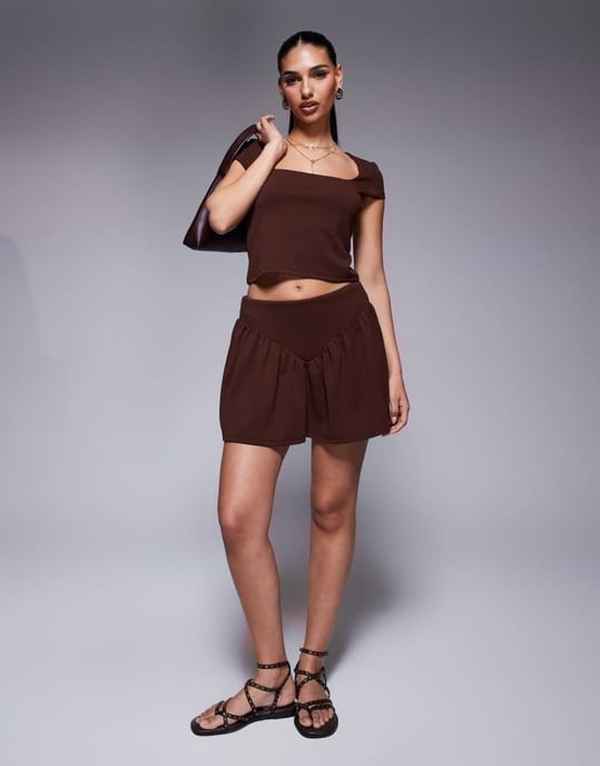 ASOS DESIGN co-ord v drop waist mini kjol i choklad - Image 2