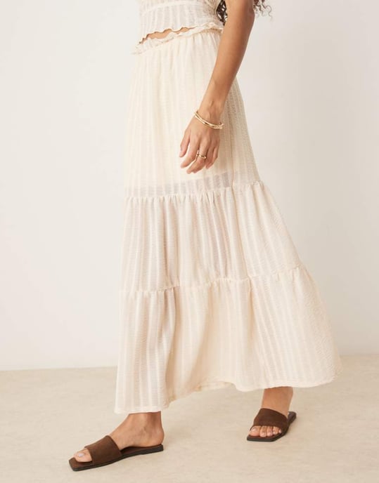 ASOS DESIGN matchande strukturerad flerdelad maxiklänning i krämfärg - Image 4