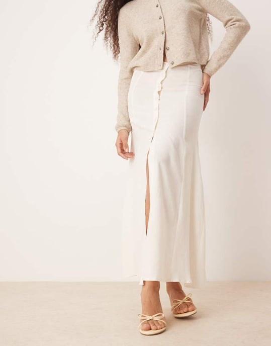 ASOS DESIGN linneblandning knäppning genom maxikjol i elfenben - Image 3
