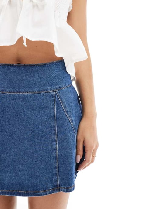 ASOS DESIGN denim godet minikjol i mellanblå - Image 3