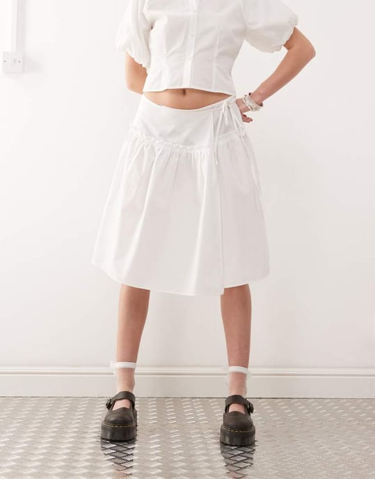 COLLUSION drop waist poplin skirt co-ord in white - Image 4