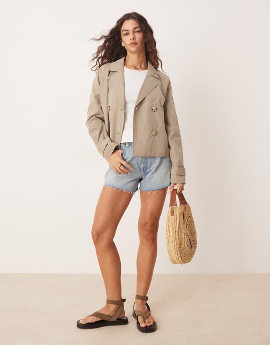 JDY boxy short trench coat in beige - Image 3