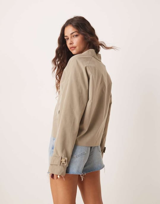 JDY boxy short trench coat in beige - Image 4