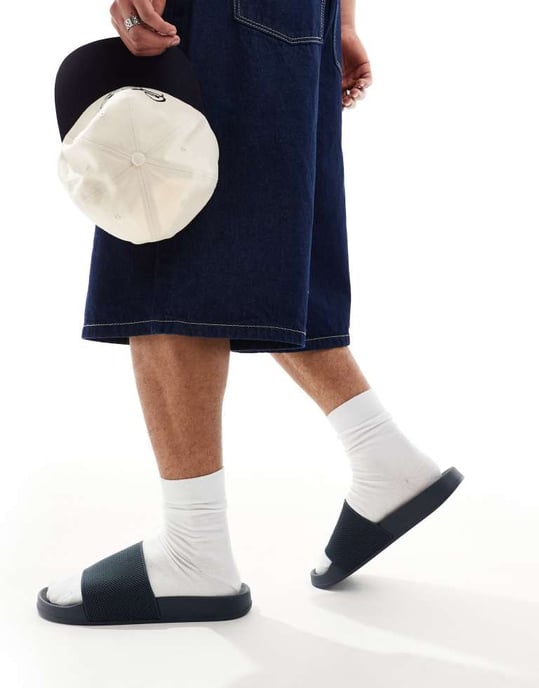 ASOS DESIGN sandaler i marinblått med stickad rem - Image 4