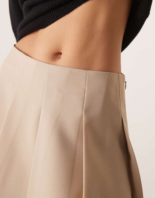 ASOS DESIGN skräddarsydd plisserad minikjol i sten - Image 2