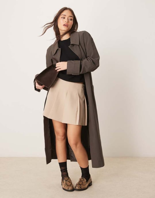 ASOS DESIGN skräddarsydd plisserad minikjol i sten - Image 4