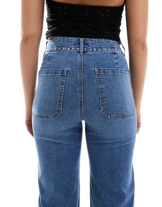 ONLY Saftiga högmidjade vida jeans med nitar i ljus tvätt - Image 4