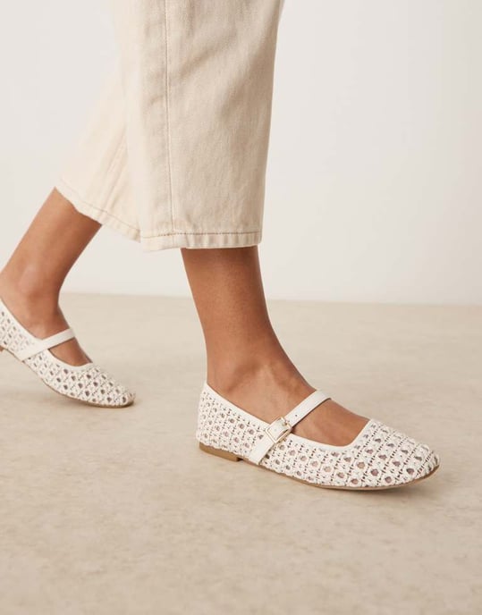 ASOS DESIGN Vid Passform Lottie mary jane balett i off-white väv - Image 4