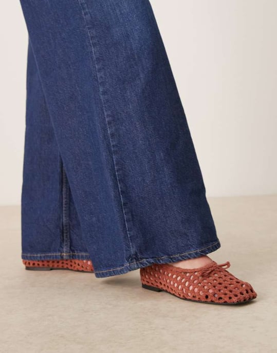 ASOS DESIGN Lysandra mocka högvamp balettärken i rostväv - Image 4