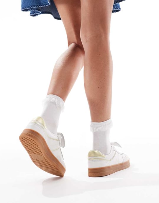 Tommy Jeans Greenwich trainers with gum sole in white and gold - Image 2