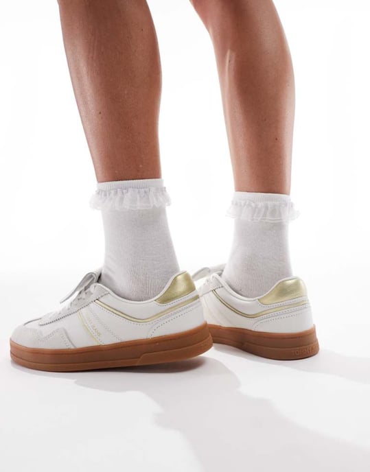 Tommy Jeans Greenwich trainers with gum sole in white and gold - Image 4