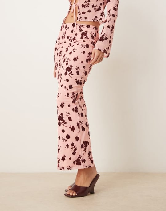 ASOS DESIGN maxi låg midja blommigt flockat genomskinligt kjol set i rosa - Image 3