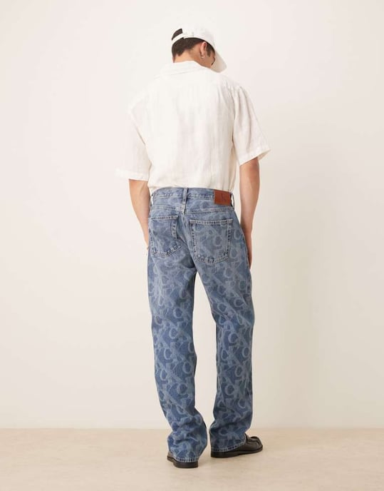 Calvin Klein Jeans 90-tals rak passform jeans med allover tryck i medel tvätt - Image 3