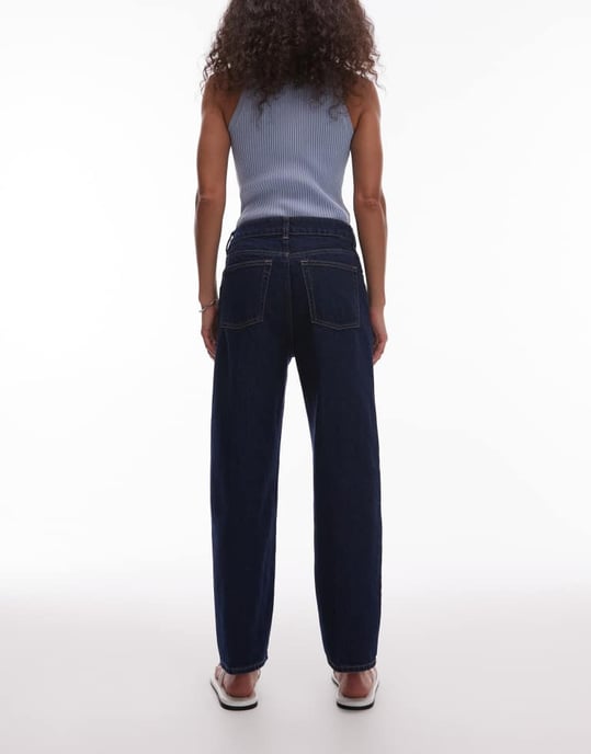 & Other Stories smala barrel leg jeans i mörk tvättad blå - Image 2
