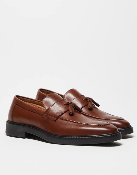 ASOS DESIGN loafers i brunt läder med tofsar - Image 3