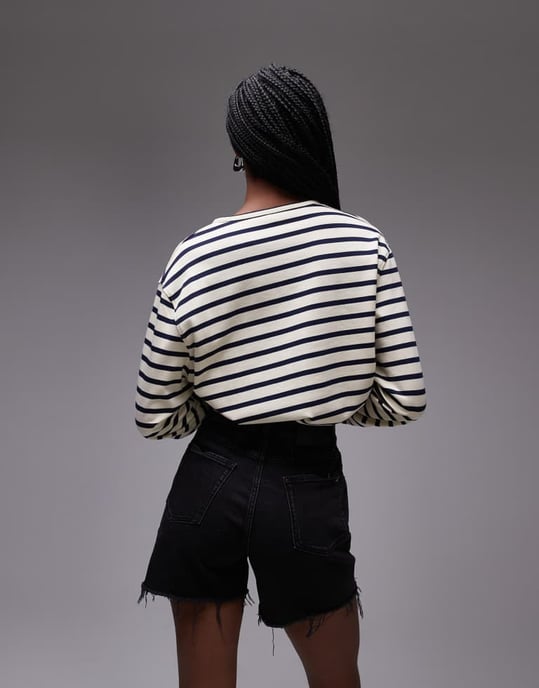 Tommy Jeans regular momshorts i svart - Image 3