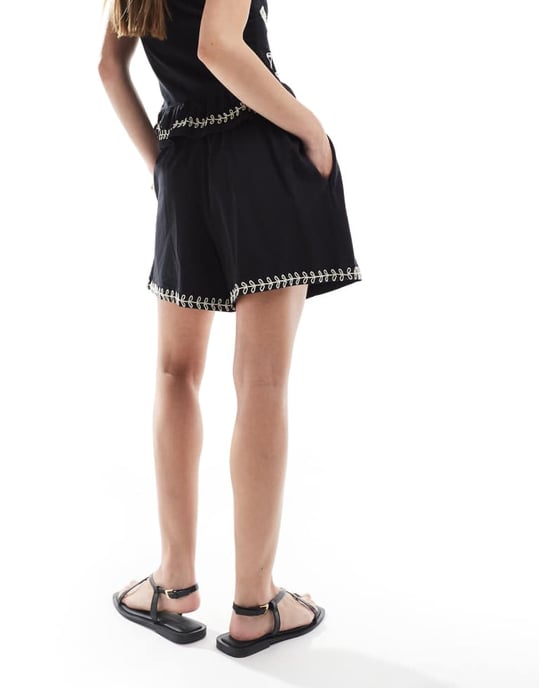 Objekt broderade jersey shorts set i svart - Image 4