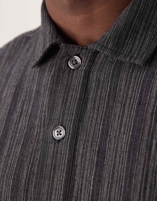 Abercrombie & Fitch kortärmad linneskjorta med knappar i svart - Image 4