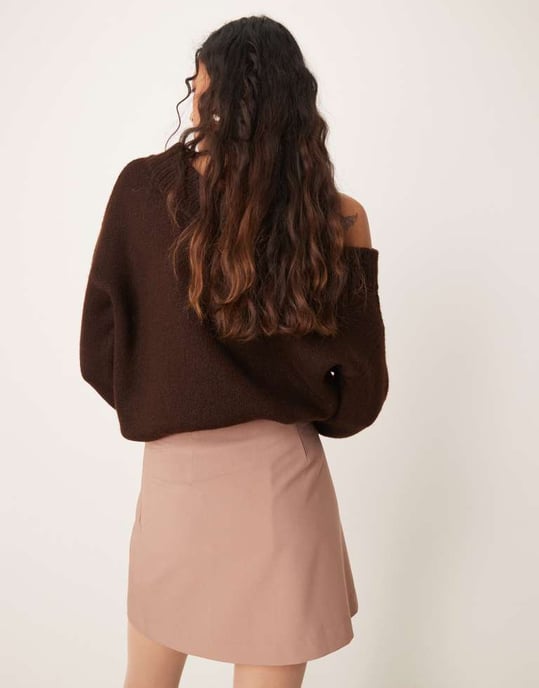 ASOS DESIGN skräddarsydd dubbelbälte omslagsskjorta med råa kanter i mocha - Image 3