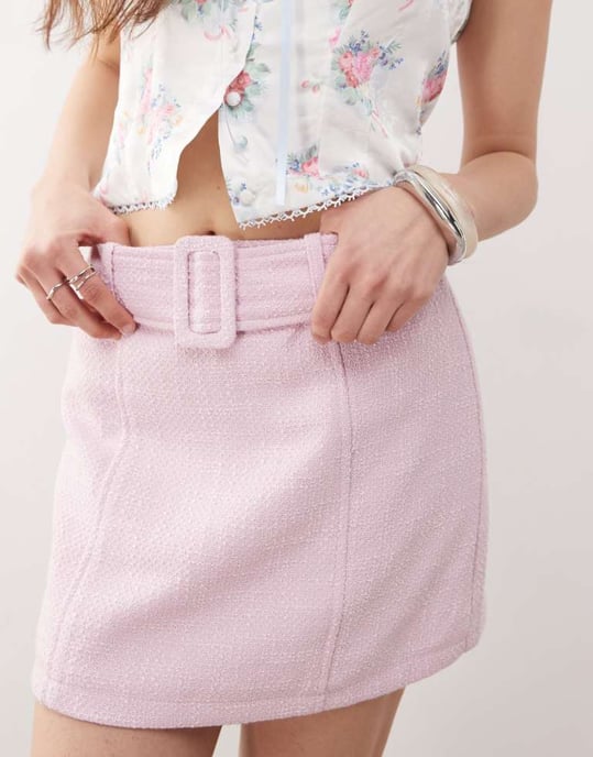 Miss Selfridge bouclé mini kjol med bälte i rosa - Image 2